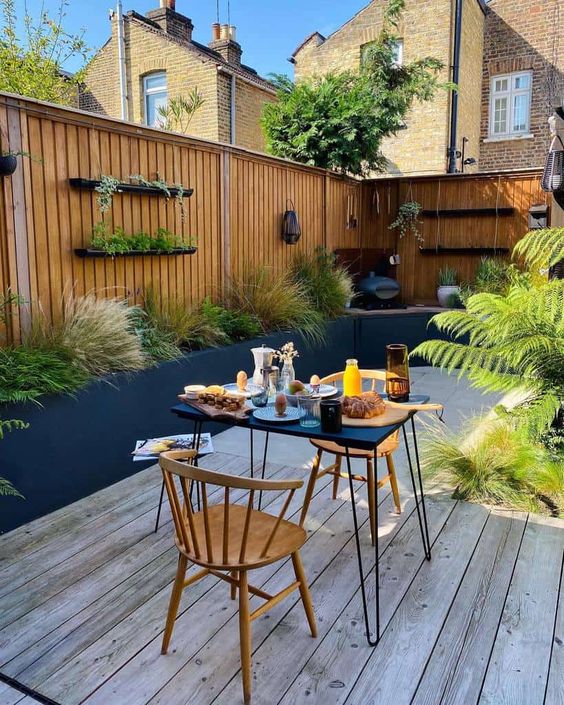 Transforming Your Small Backyard into a
Stunning Outdoor Oasis: Tips for Small Space Design