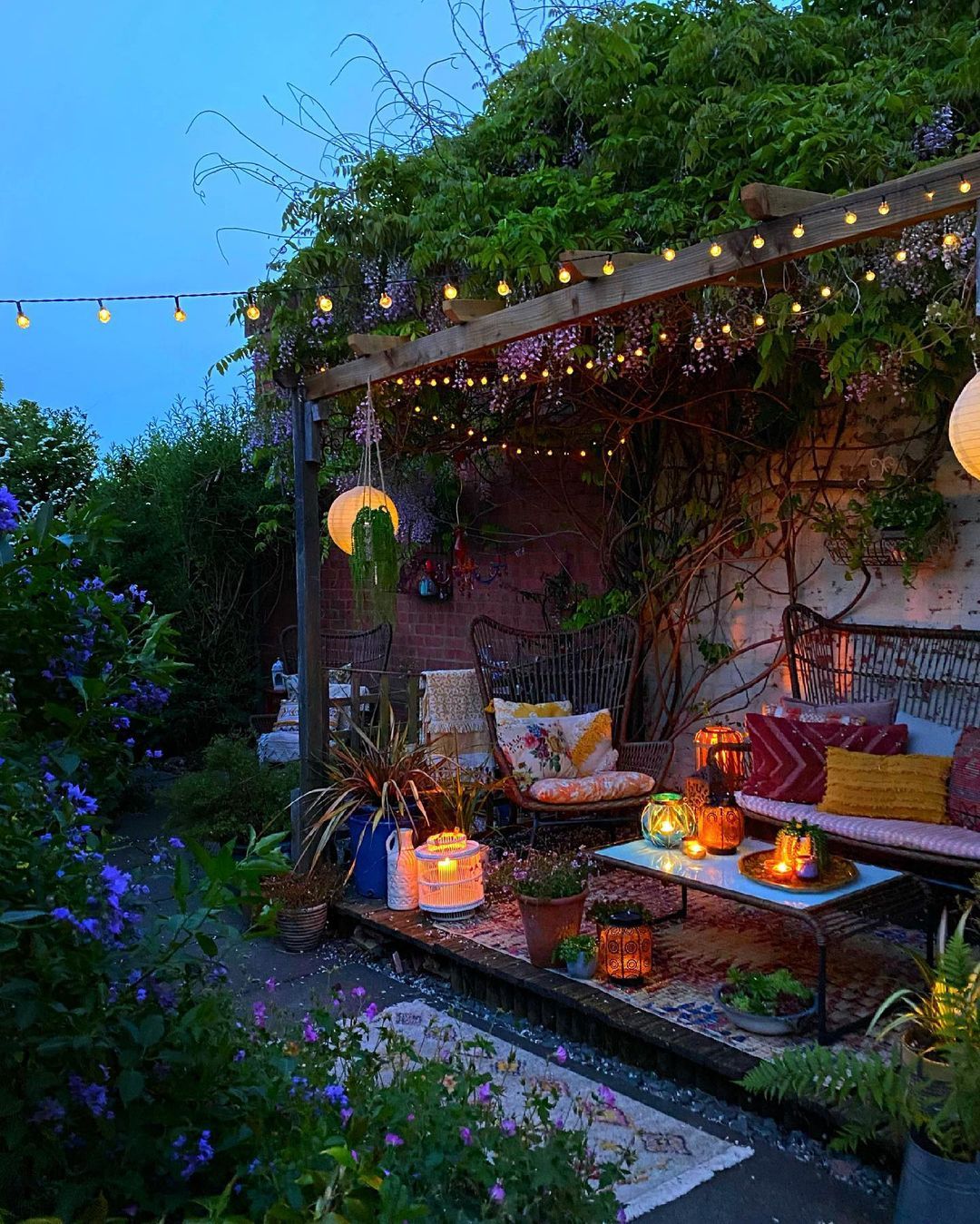 The Timeless Charm of Vintage Backyard
Design