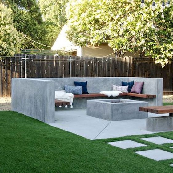 The Ultimate Guide to Creating a Stunning
Backyard with a Retaining Wall Design