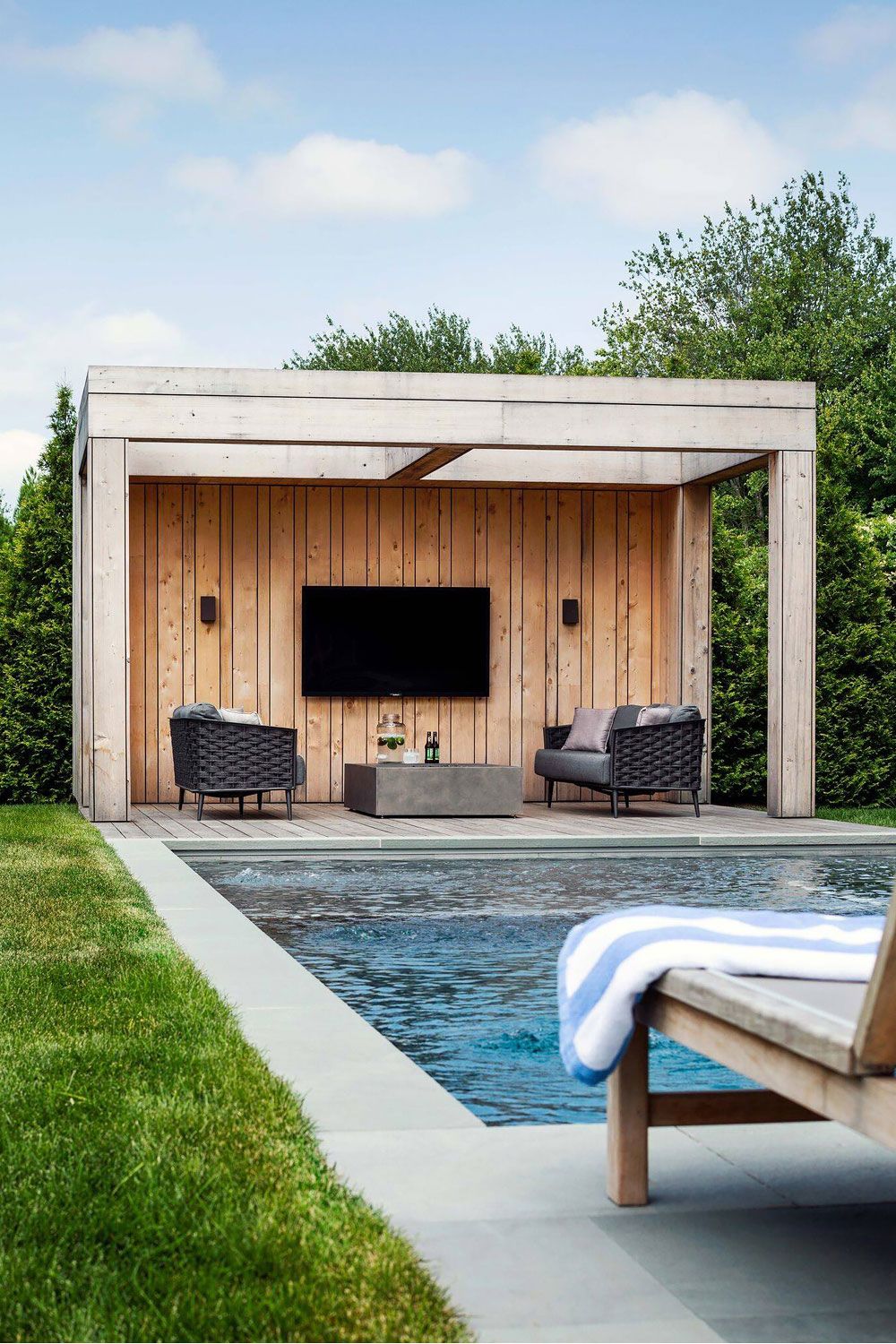 The Ultimate Guide to Designing a Stylish
Pool House for Your Backyard