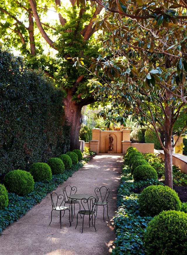 Timeless Backyard Design: A Guide to
Creating a Classic Outdoor Oasis