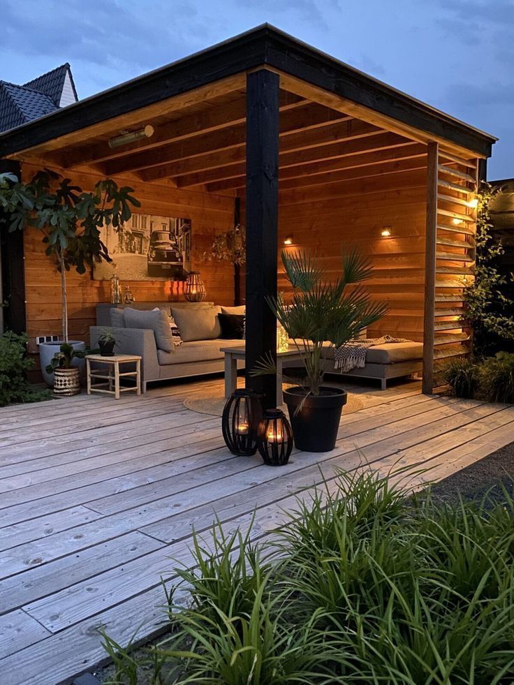 Transform Your Backyard on a Budget:
Budget-Friendly Design Ideas for Outdoor Spaces