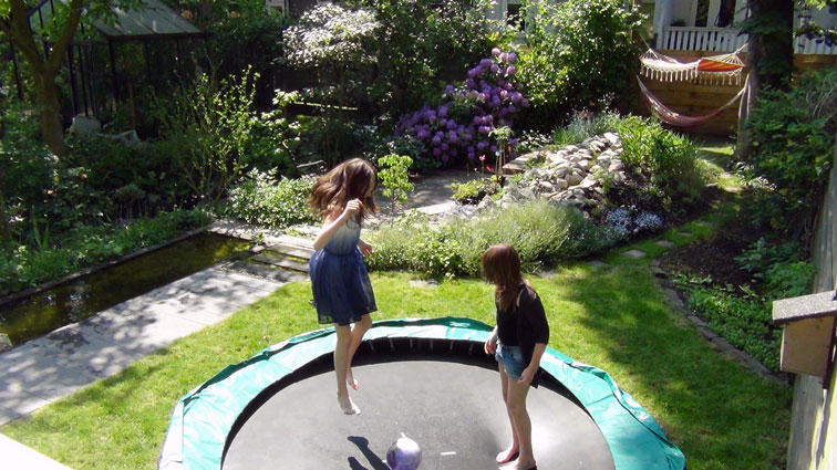 Transform Your Backyard with a
Trampoline: The Ultimate Guide to Stylish and Fun Backyard Design