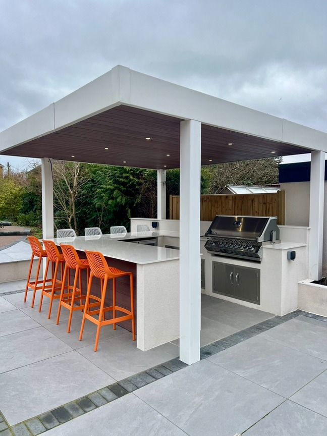 Transform Your Outdoor Space with a
Stunning Backyard Design Featuring an Outdoor Kitchen