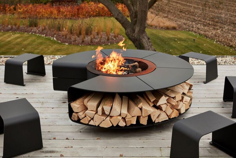 Transform Your Outdoor Space with a
Stunning Backyard Design Fireplace