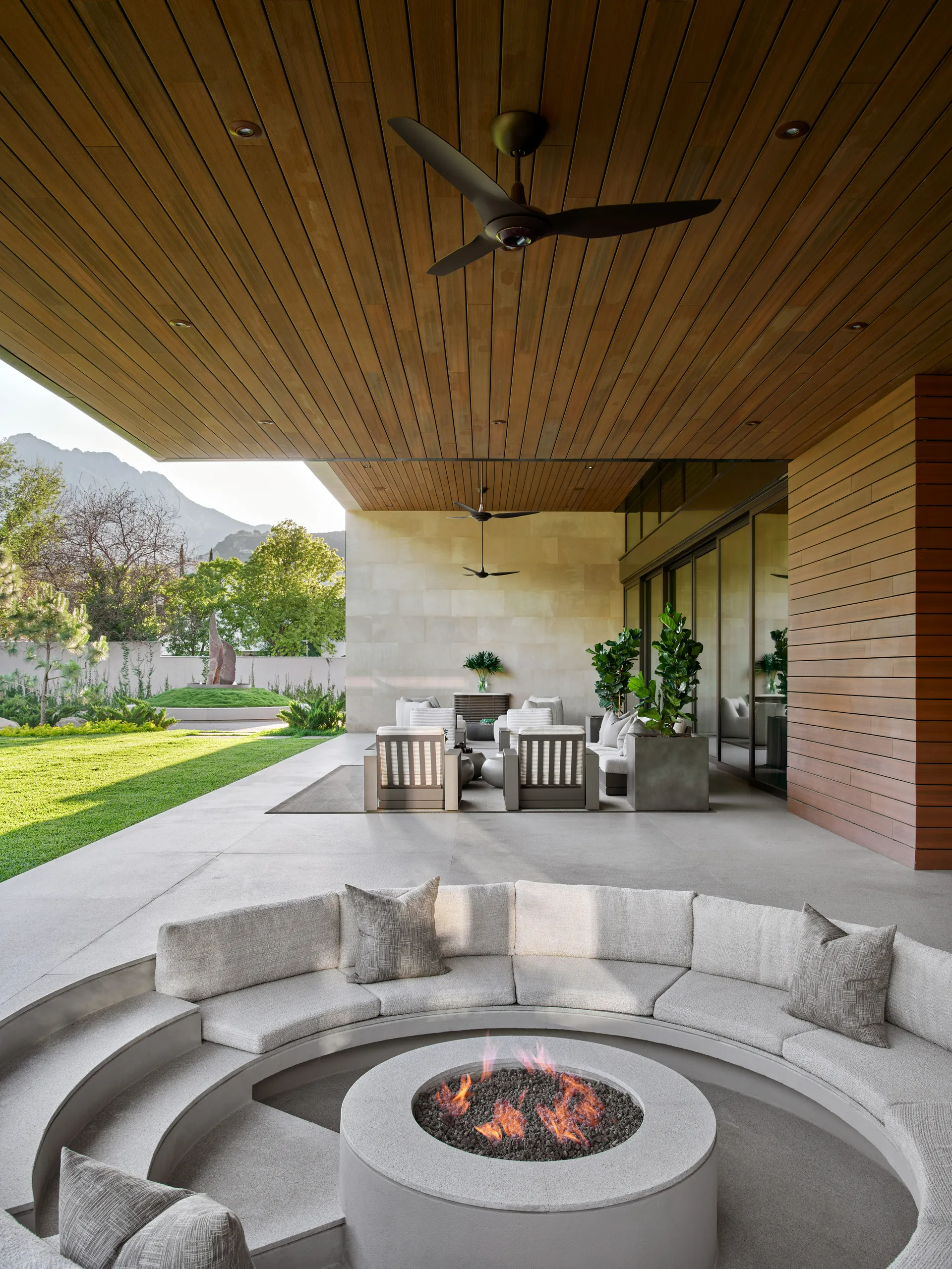 Transform Your Outdoor Space with a
Stylish Fire Pit: The Ultimate Guide to Backyard Design