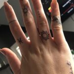 1702648319_117_finger-tattoo.jpg