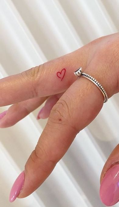 Finger Tattoos: Expressing Yourself in Miniature