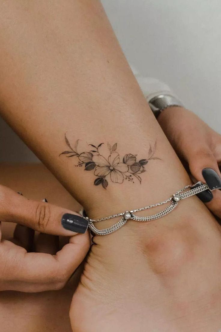 Chic and Small Tattoo Ideas for Women to Consider