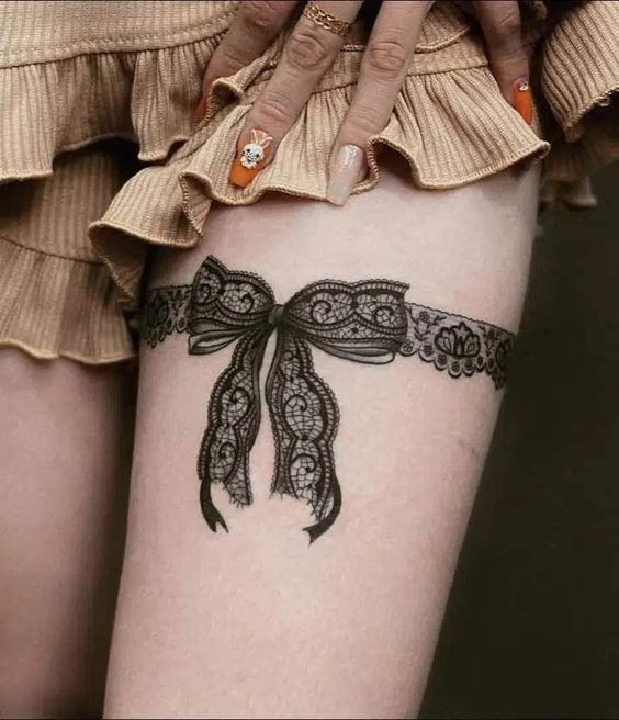 10 Stunning Leg Tattoos for Women: From Abstract Art to Delicate Designs