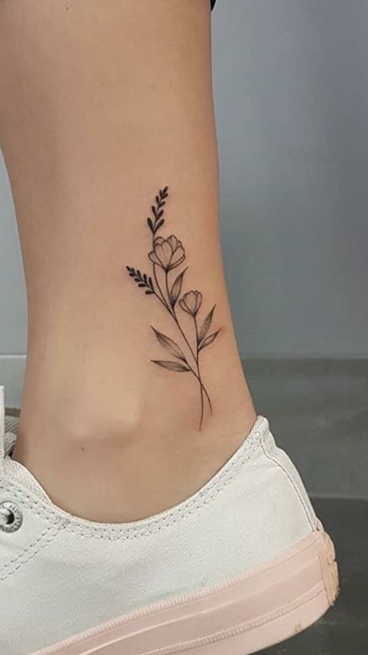 Unique and Chic Wrist Tattoos Ideas for Women