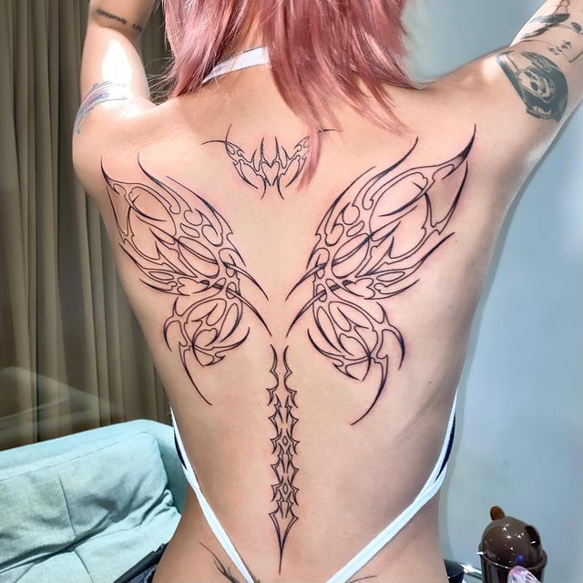 Exploring the Intricate Beauty of Back Tattoos on Women