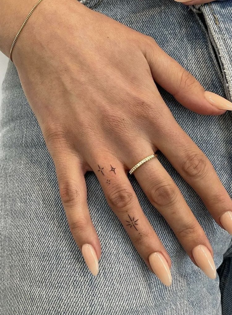 finger tattoos