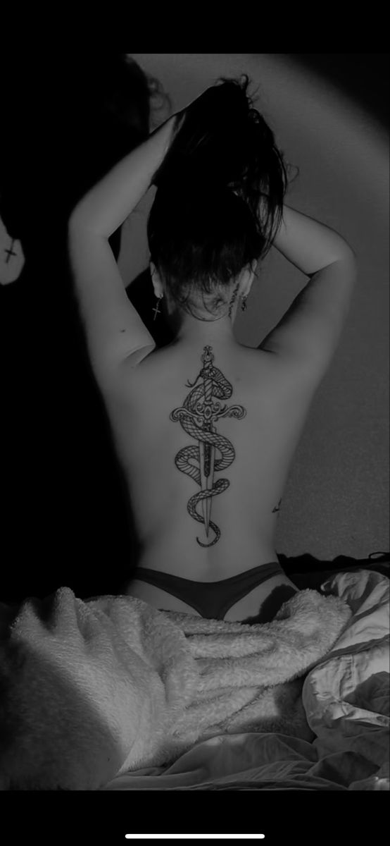 Stylish Spine Tattoos: A Feminine Twist on Body Art