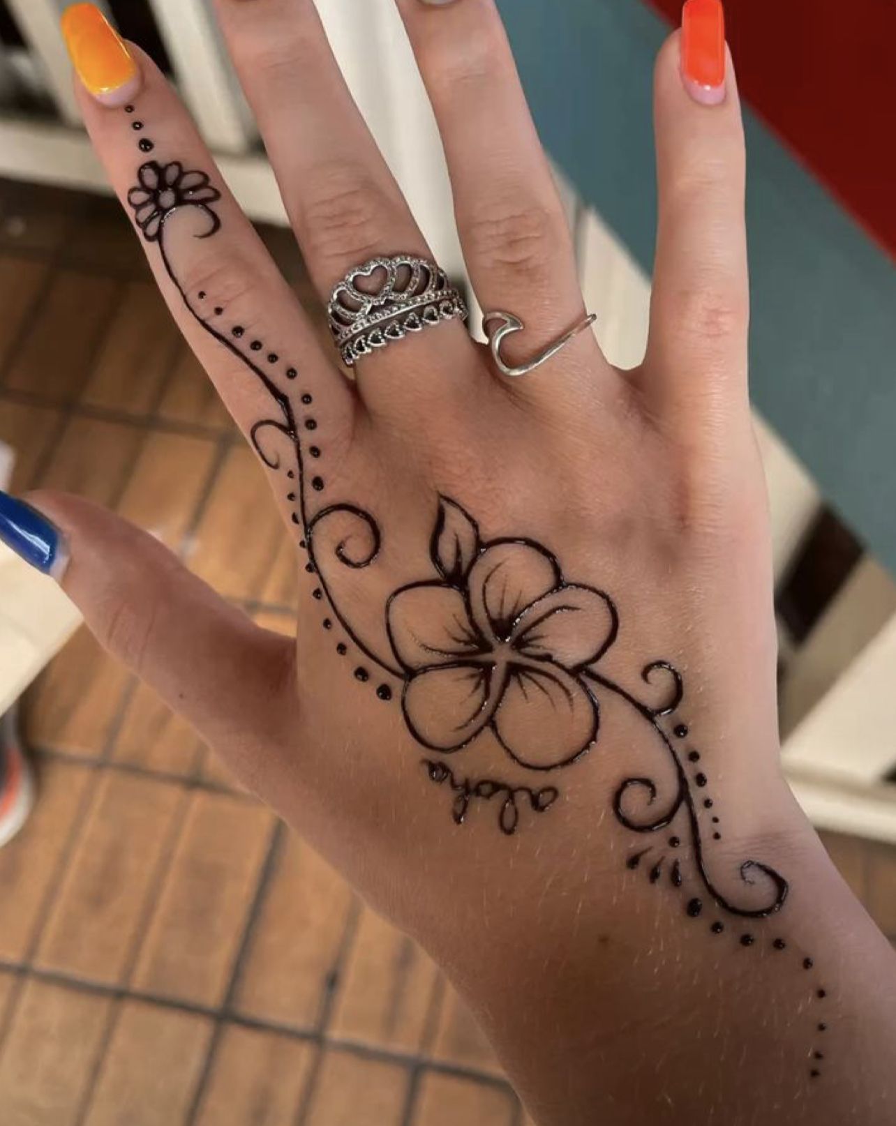 hand tattoos for women