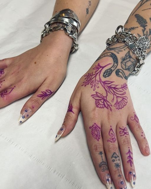 Beautiful Hand Tattoo Ideas for Women to Add a Touch of Elegance