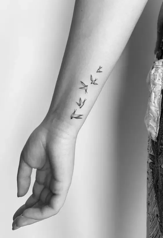 Beautiful Wrist Tattoo Ideas for Women: From Dainty Designs to Statement Pieces