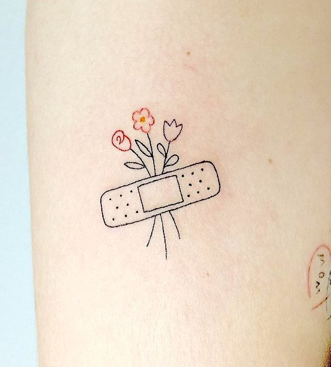 Chic and Creative Tiny Tattoo Ideas for Your Next Ink