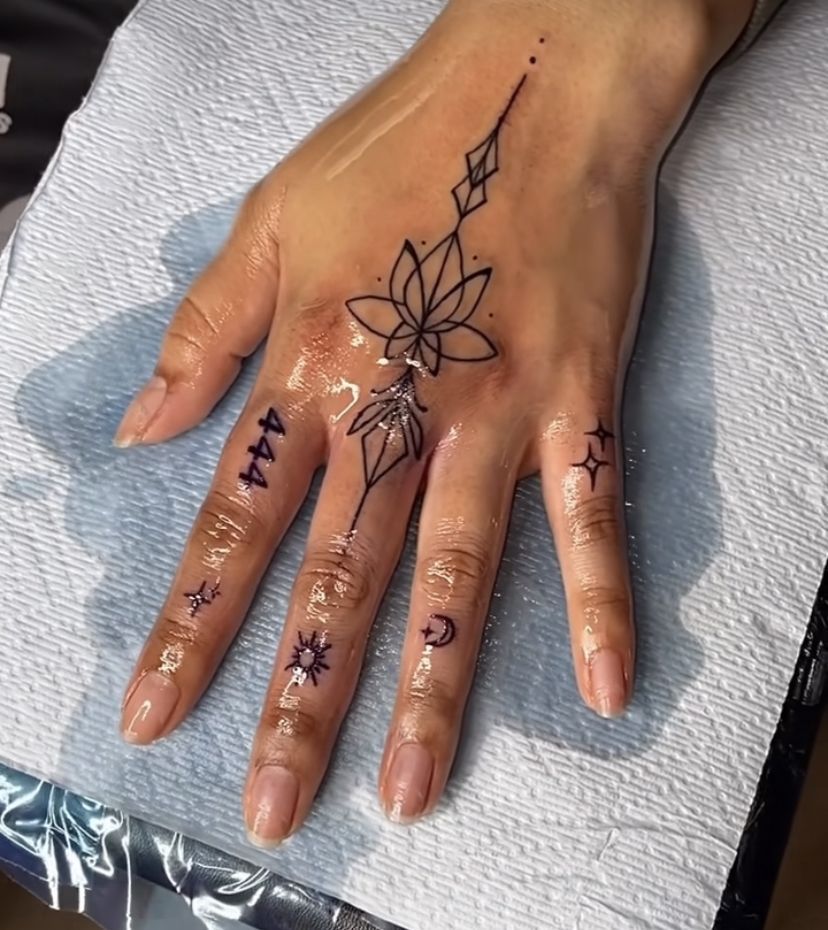 hand tattoos for women