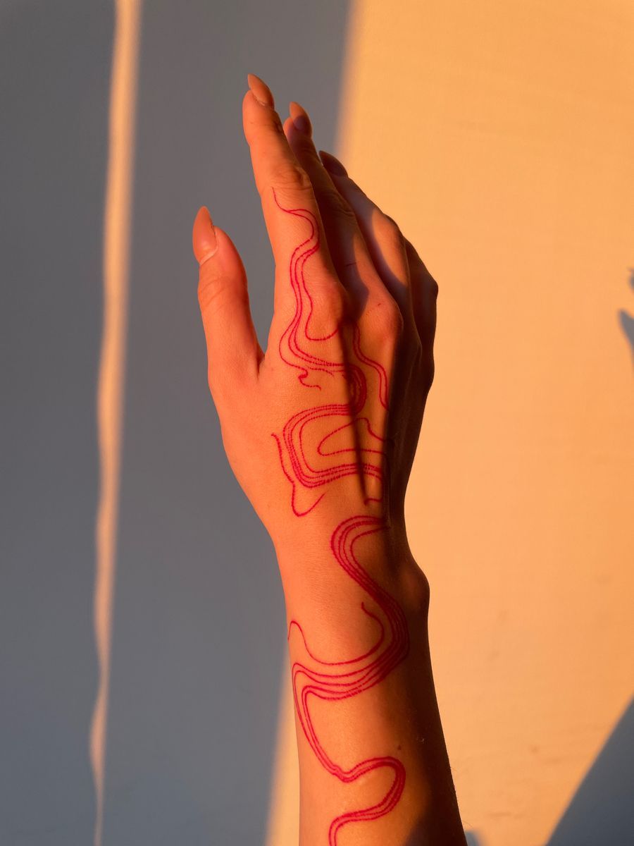 Beautiful Hand Tattoo Ideas for Women