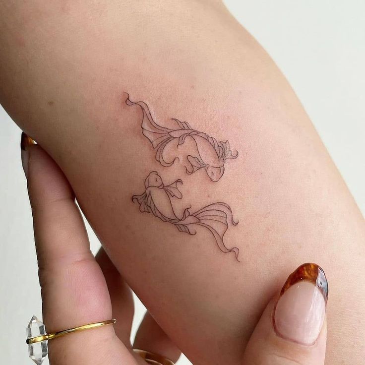 Delicate and Chic Small Tattoo Ideas for Minimalist Ink Enthusiasts