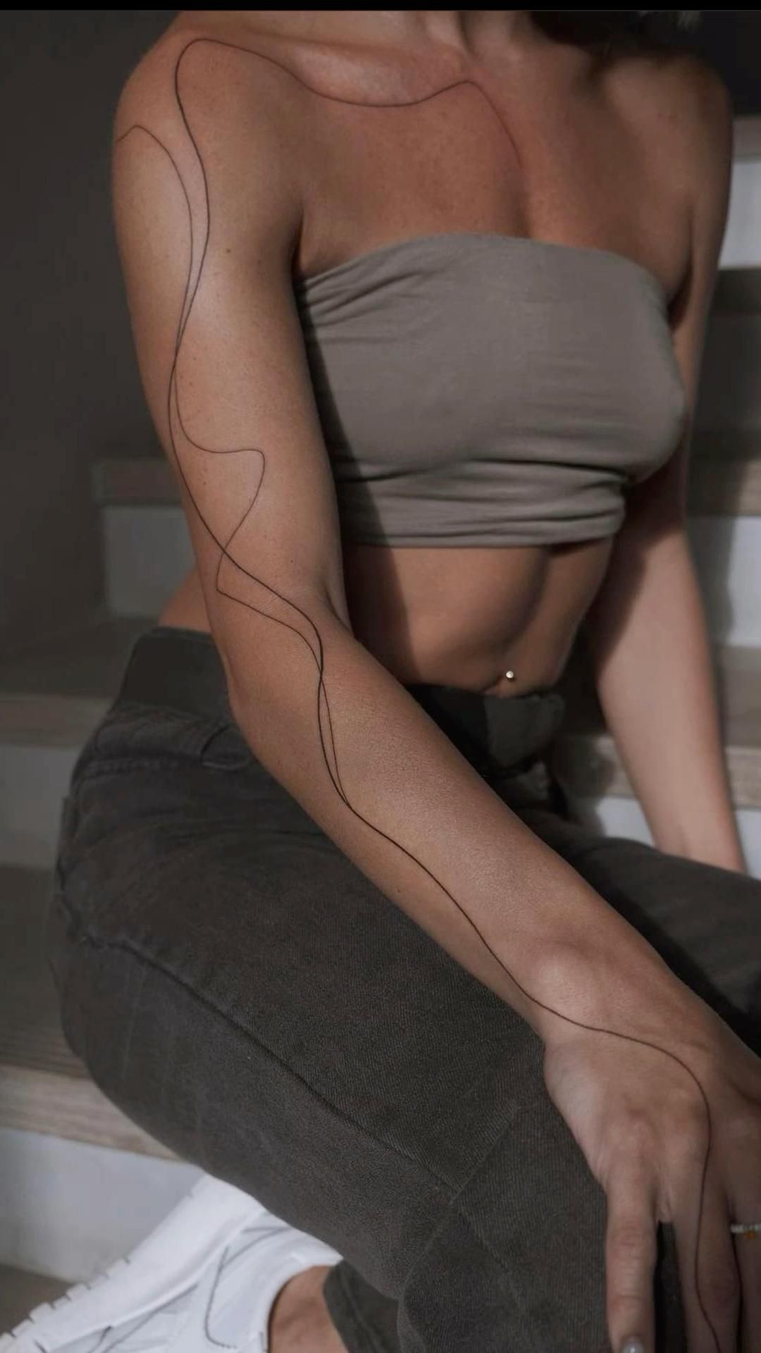 Fabulous Fine Line Tattoo Ideas for a Minimalistic Look