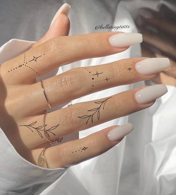 30 Chic and Minimalist Tiny Tattoo Ideas for Your Next Ink