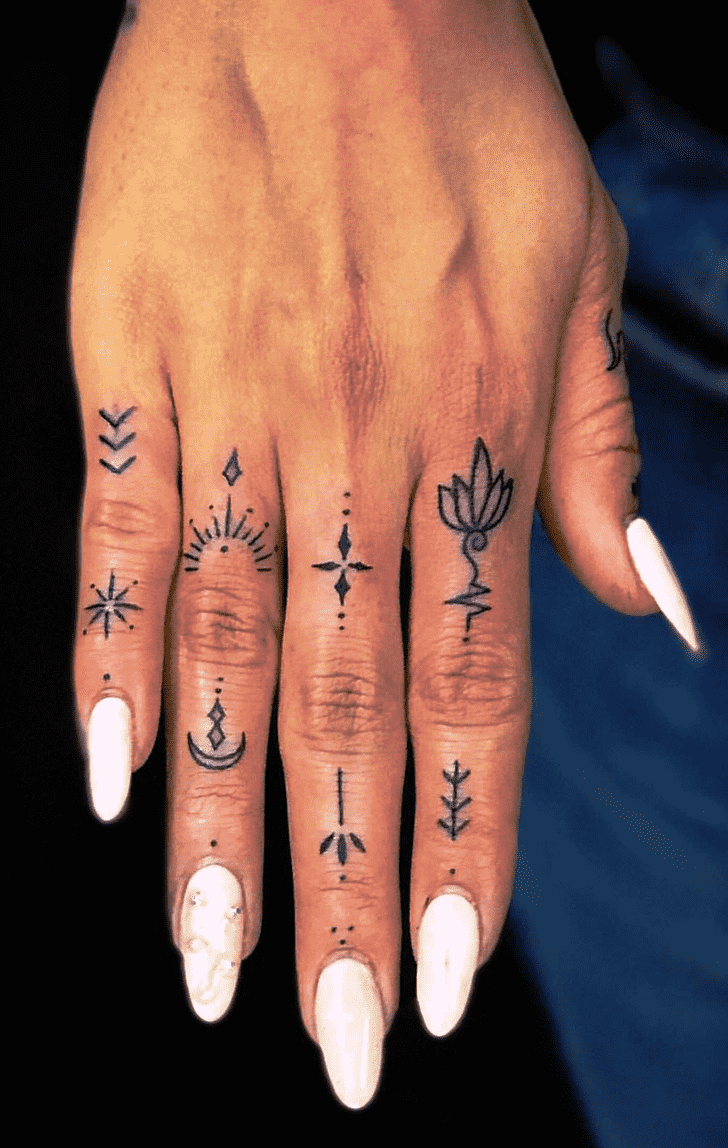 finger tattoos