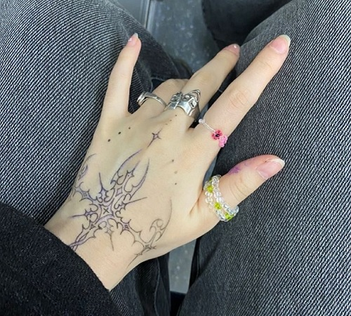 hand tattoos for women