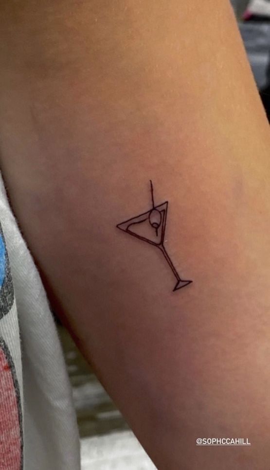 Exploring the Beauty of Minimalist Tattoos: Simple yet Stunning Designs