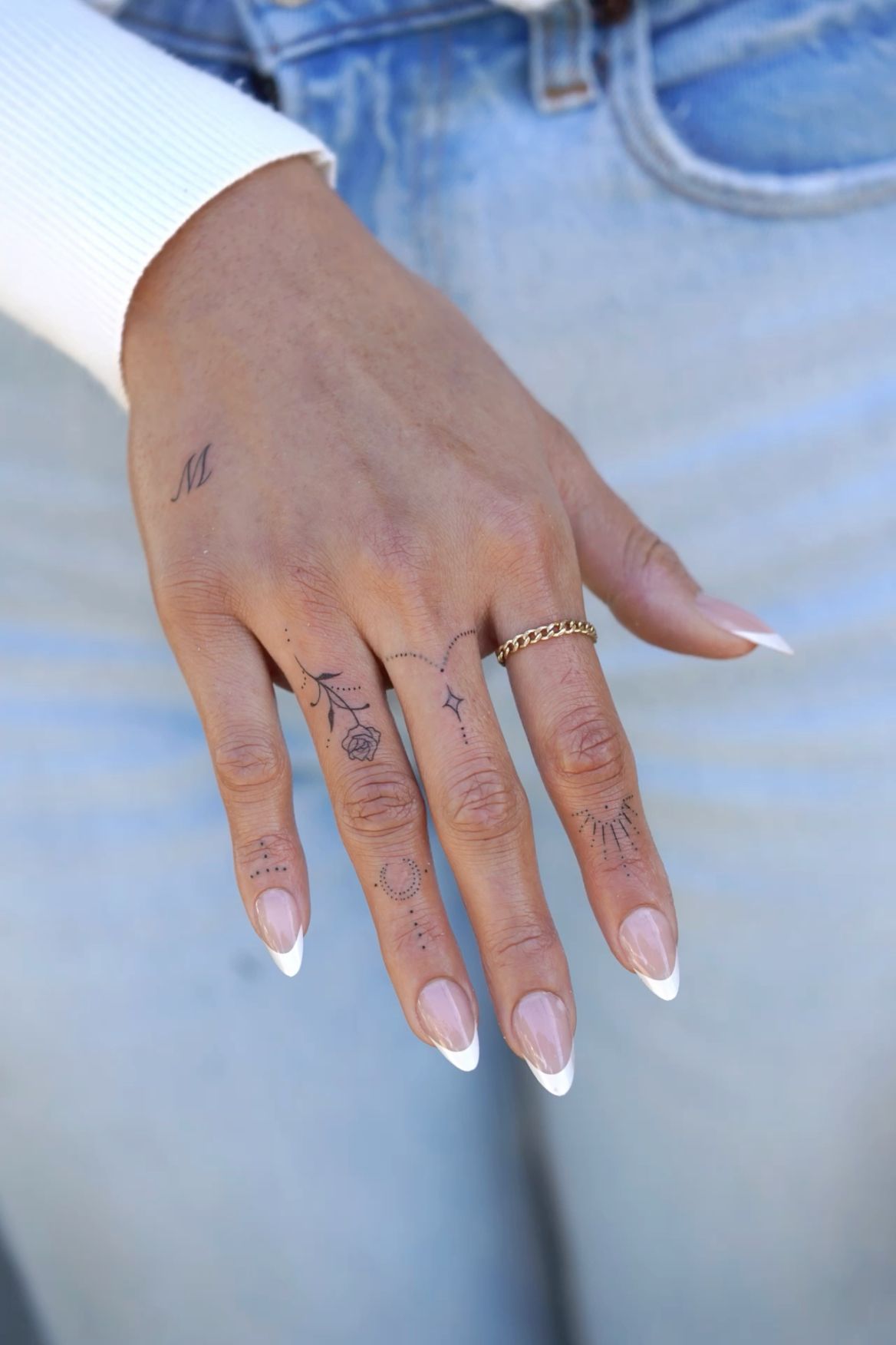 finger tattoos