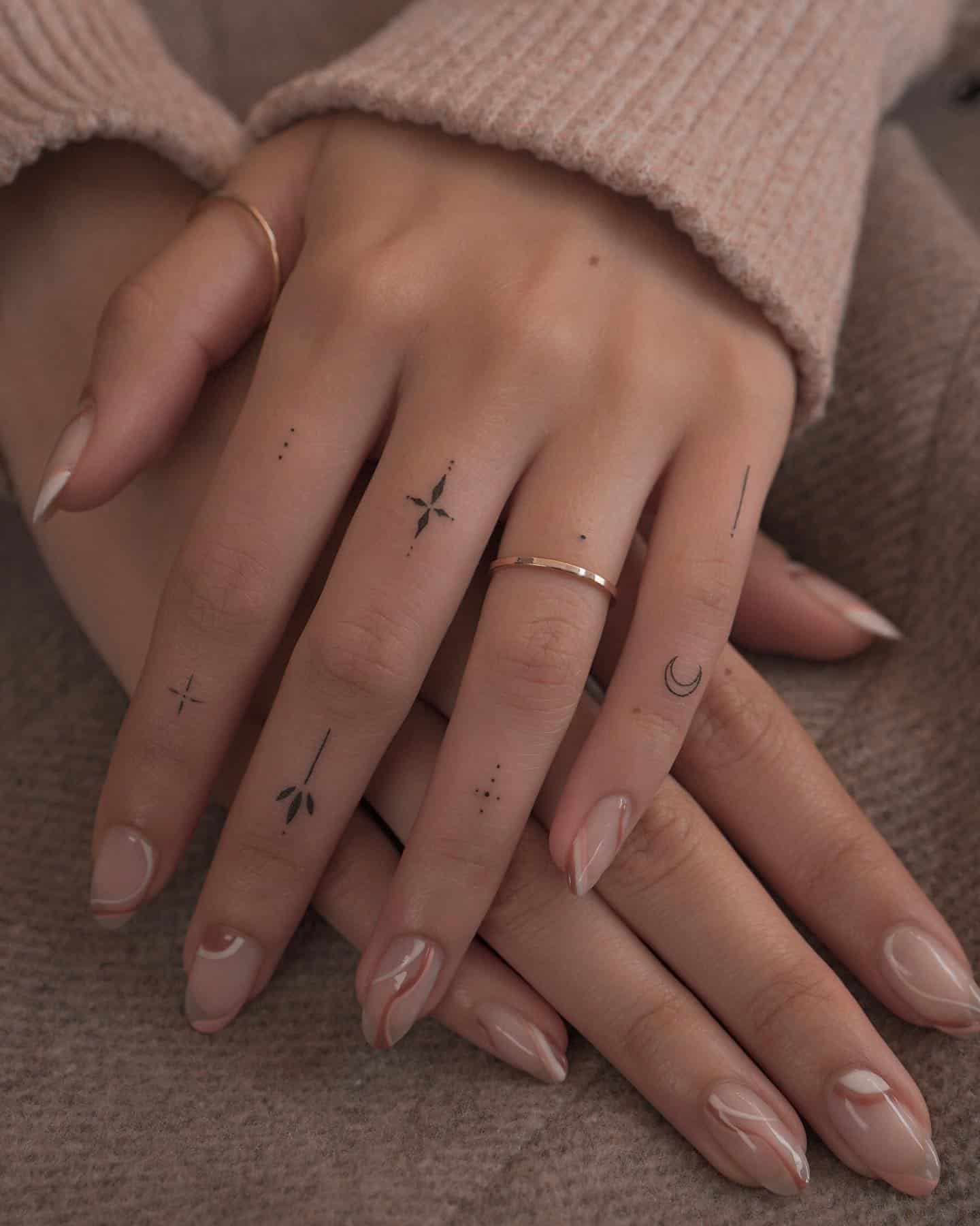 hand tattoos for women