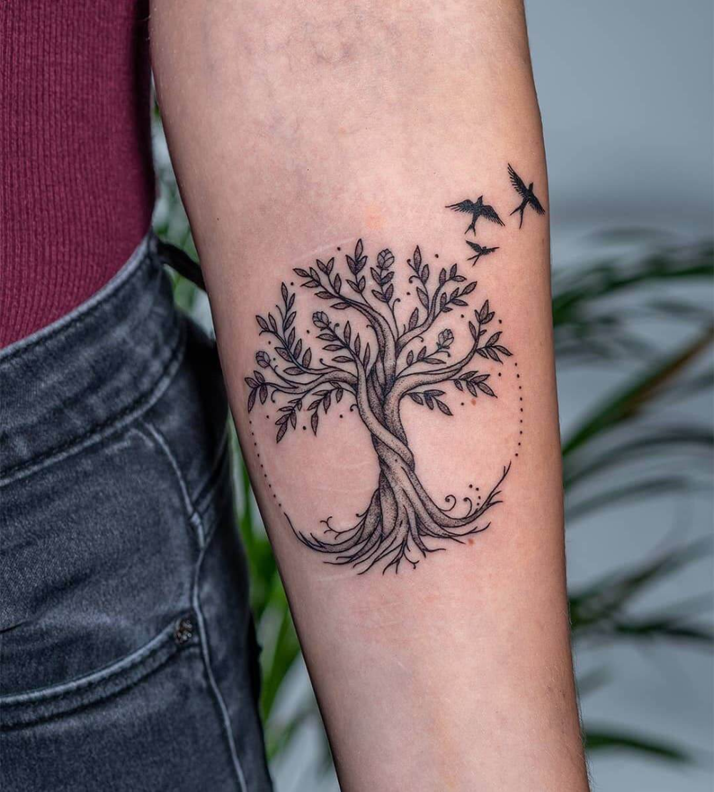 Family Bond: Creative Tattoo Ideas to Symbolize Love and Unity