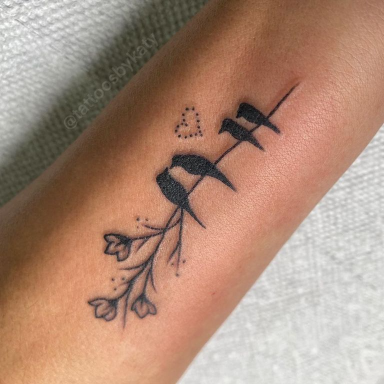 Family Forever: Meaningful Tattoo Ideas to Honor Your Loved Ones