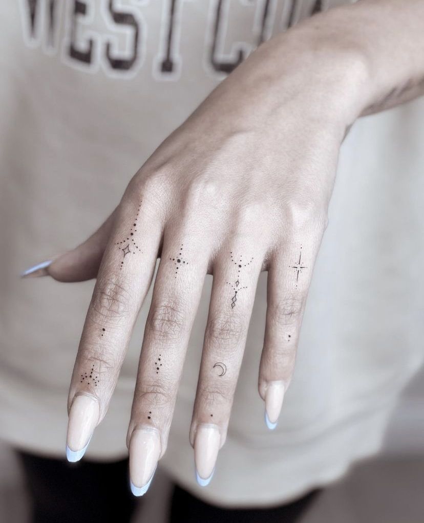 finger tattoos