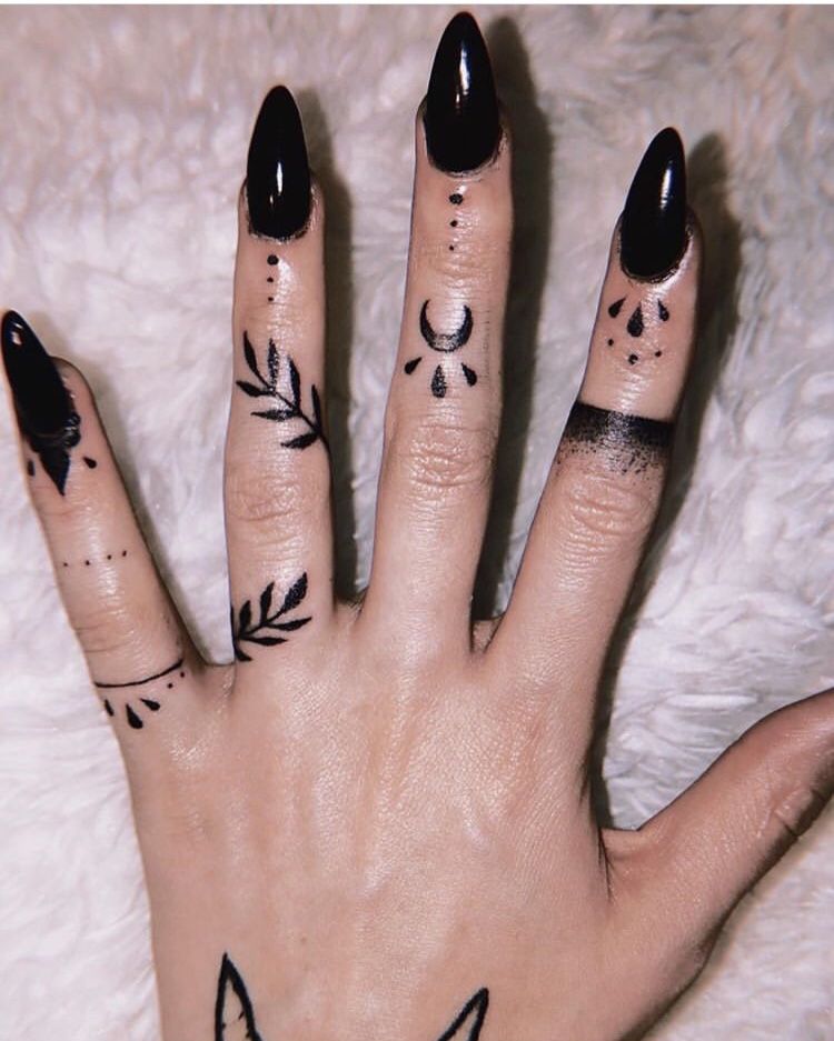 hand tattoos for women