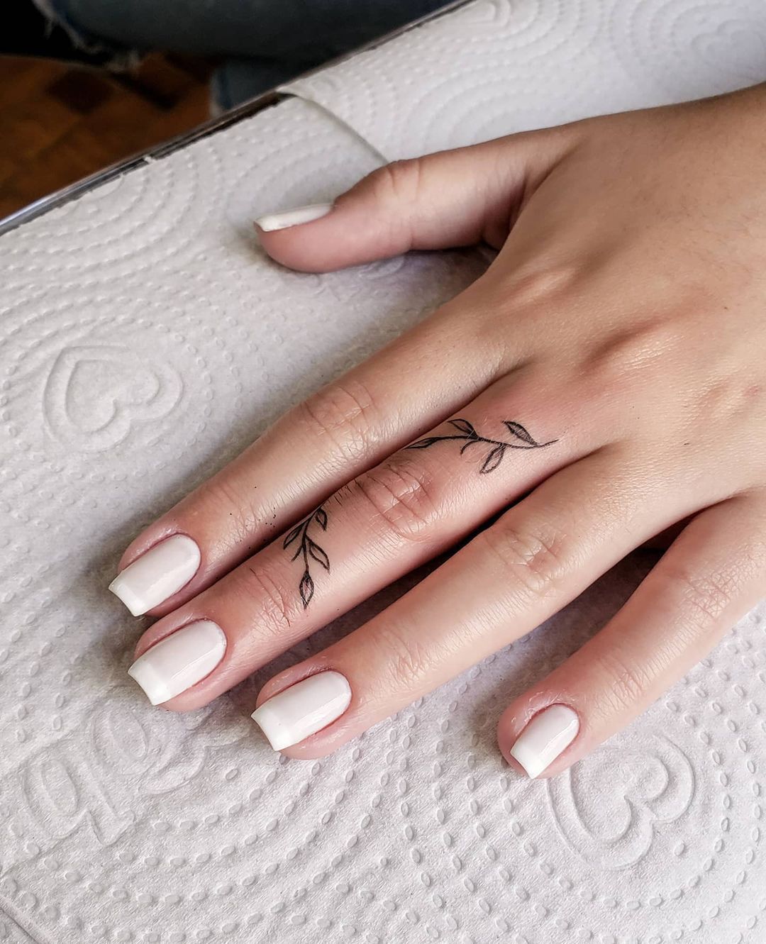 finger tattoos