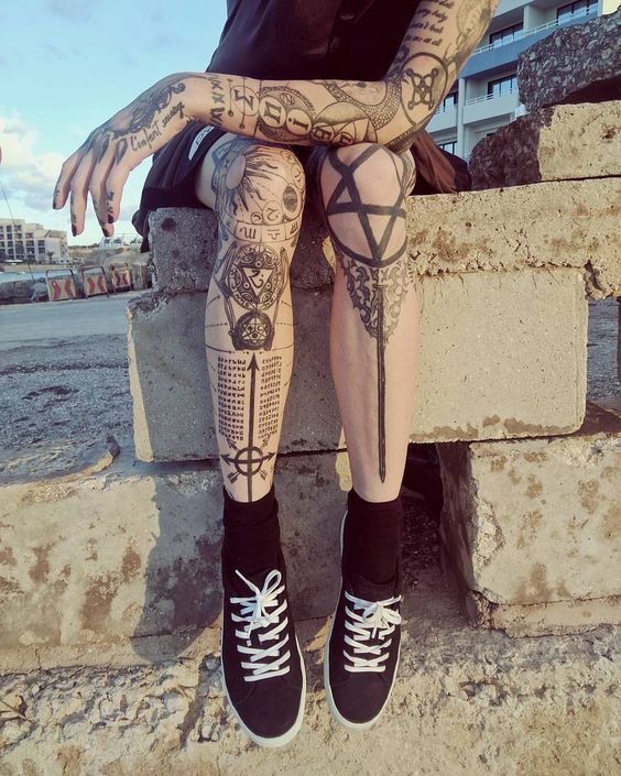 Knee Tattoos: A Guide to Inking Your Joint