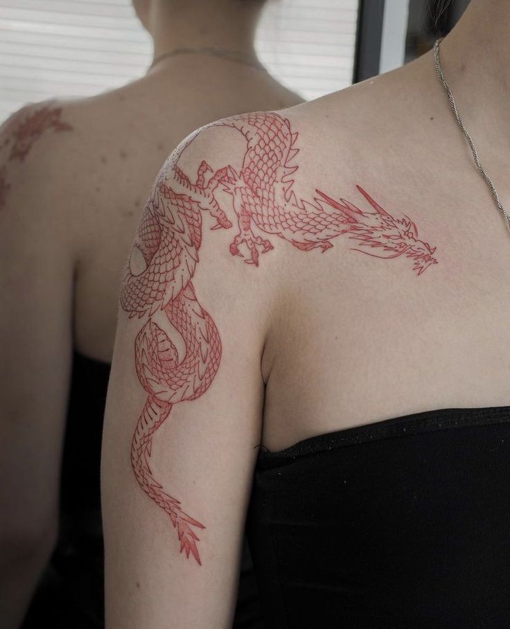 Shoulder Showstoppers: The Beauty of Shoulder Tattoos for Women