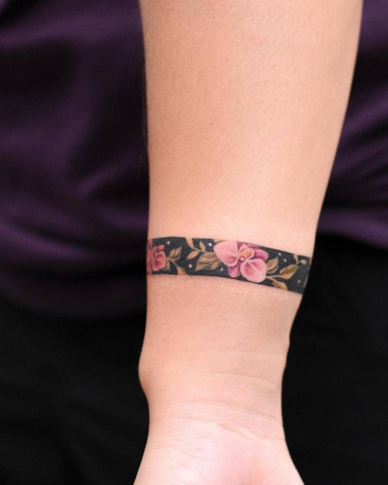 The Beauty and Elegance of Tattoo Bracelets: Enhancing Your Look with Temporary Body Art