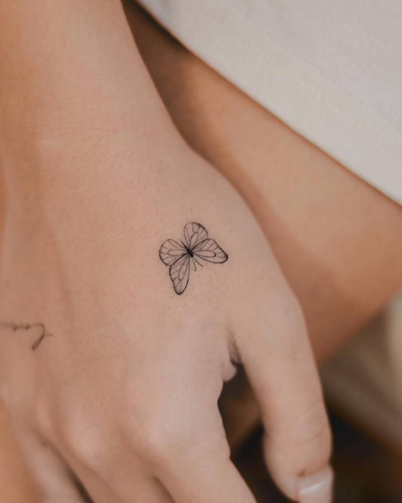 The Beauty of Fine Line Tattoos: Delicate Designs for a Timeless Look