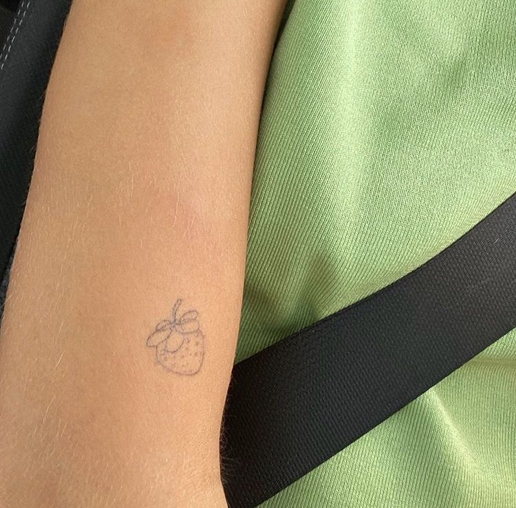 The Delight of Dainty Ink: Small Tattoo Inspiration for Minimalist Enthusiasts