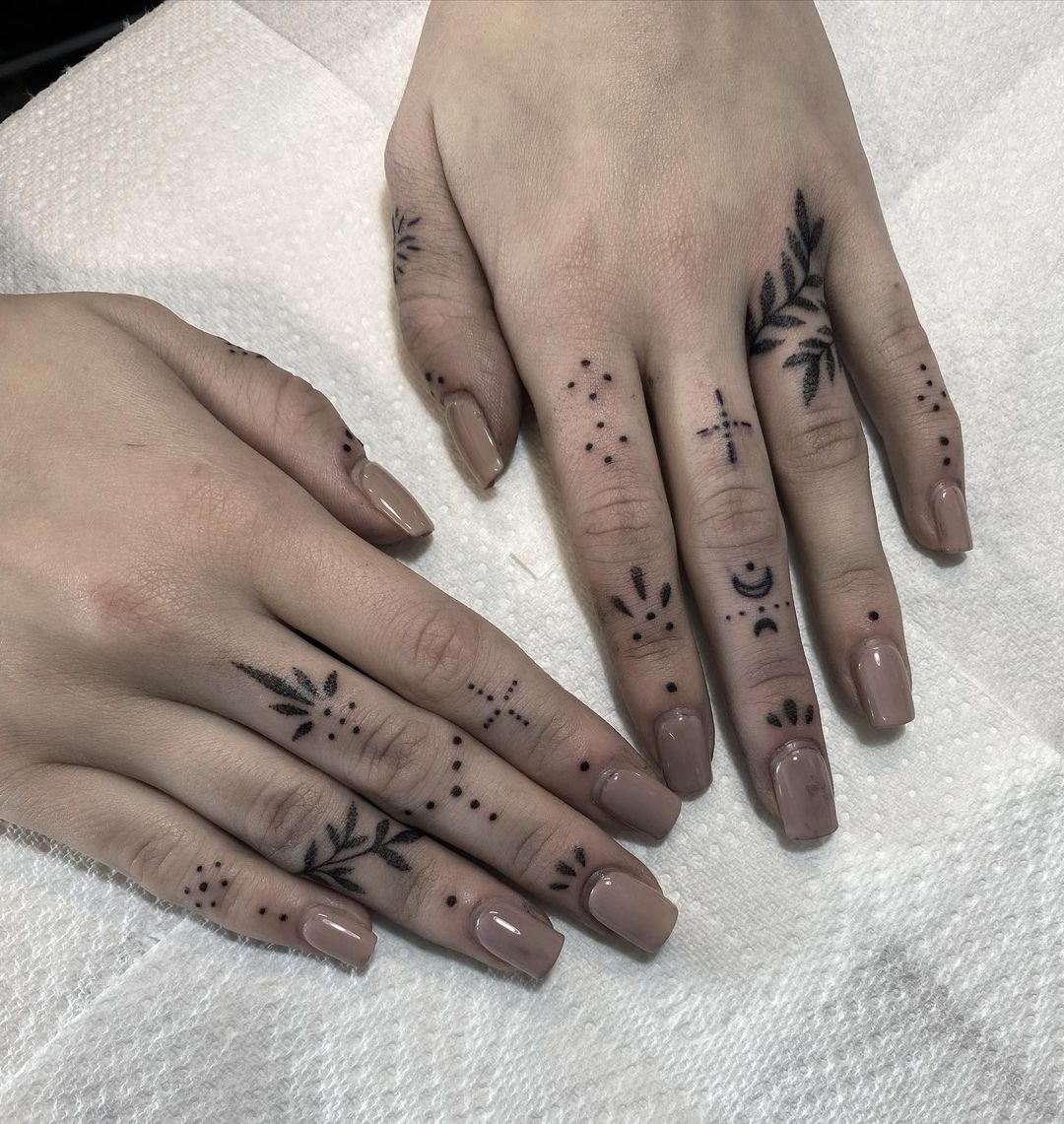 finger tattoos