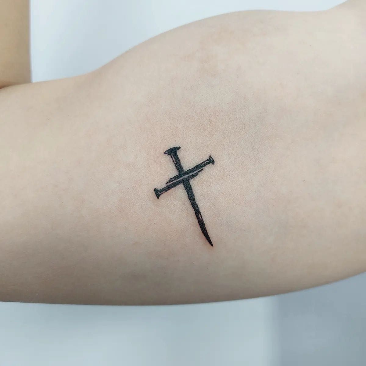 The Meaning and Symbolism of Tattoo Crosses: A Guide to this Popular Design