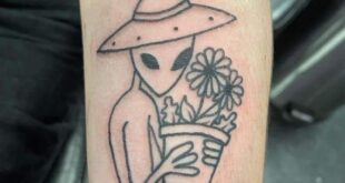 alien tattoo