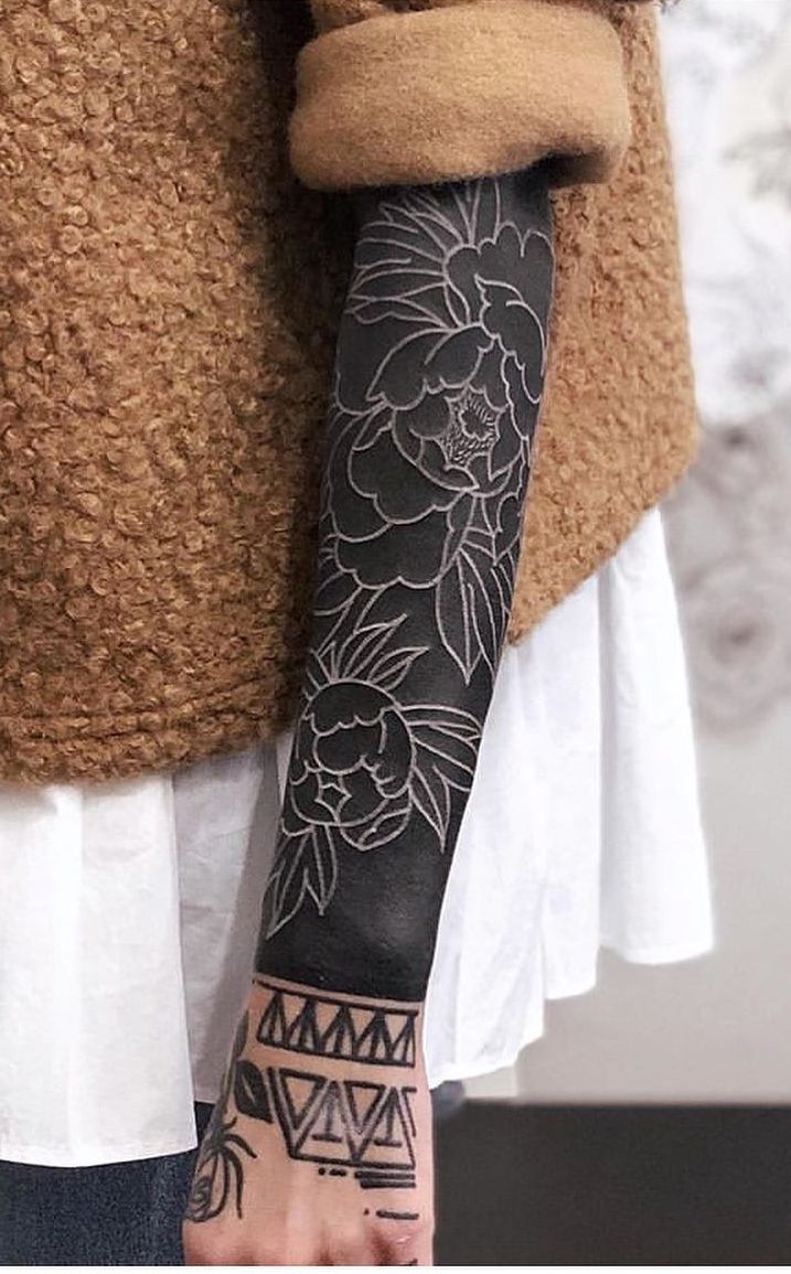 The Rise of Blackout Tattoo: Embracing Bold and Daring Ink