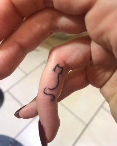 finger tattoos