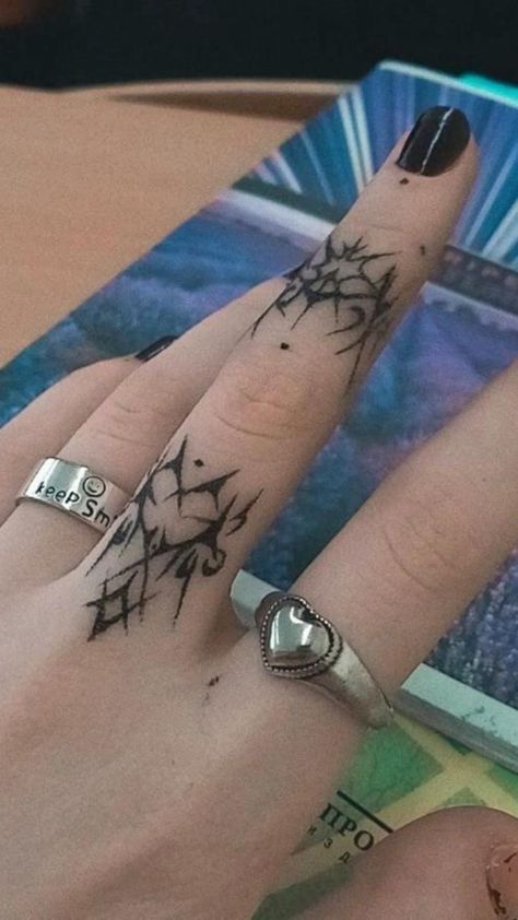 finger tattoos