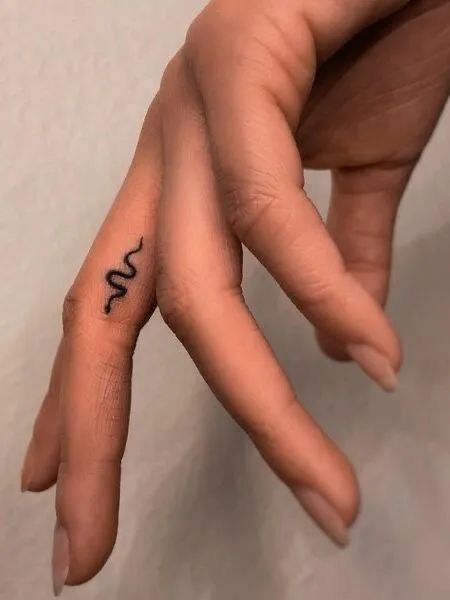 finger tattoos