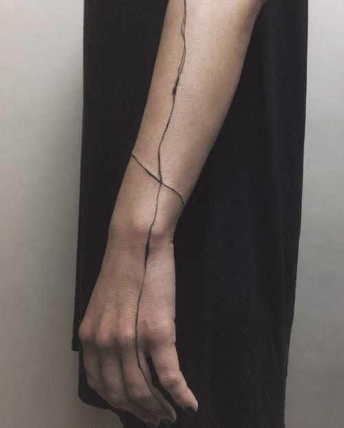 The Rise of Tattoo Minimalism: Less is More in Inked Art